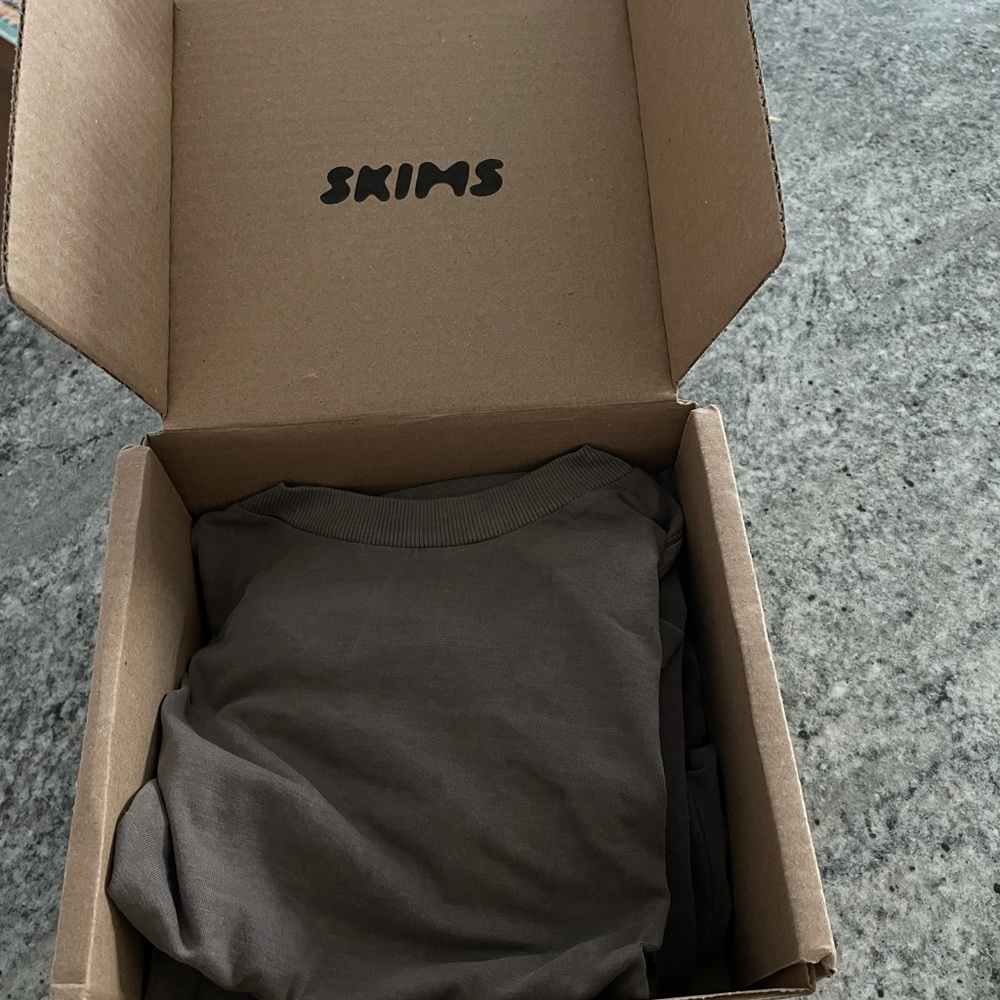 SKIMS dark grey legging and shirt matching set